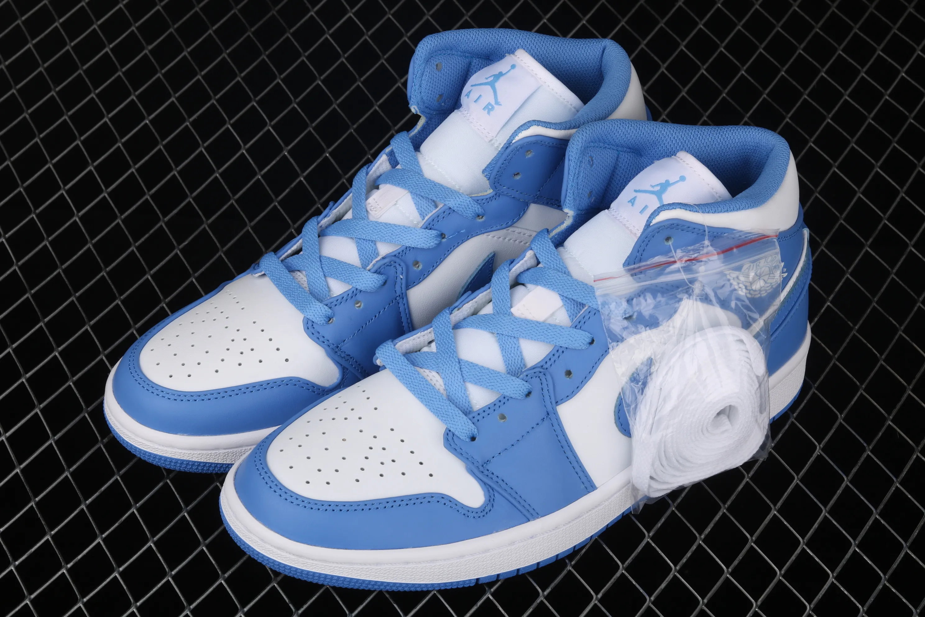 All categories Air Jordan Jordan series basketball shoes Air Jordan 1 Mid Air Jordan 1 Mid AJ1 Joe 1 white and blue 554724-106